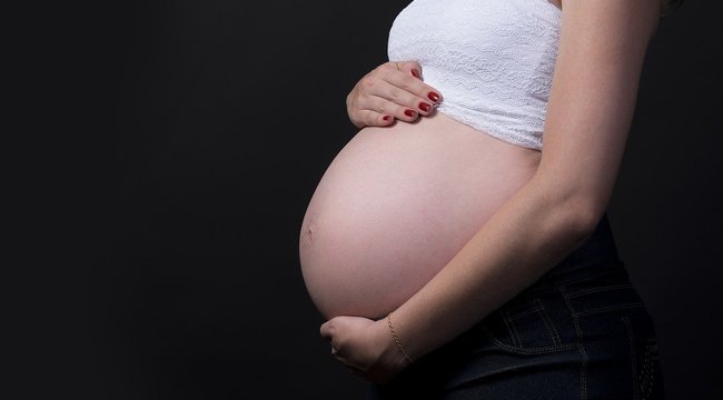 találkozó terhes nő