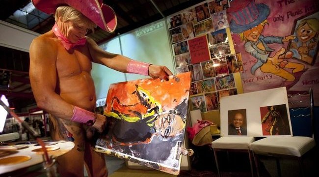 Elképesztő videó került elő a péniszével festő férfiról